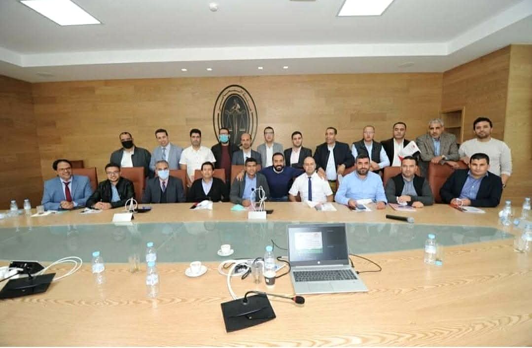الأستاذ عبد الحكيم جميل مع زملائه المحامين